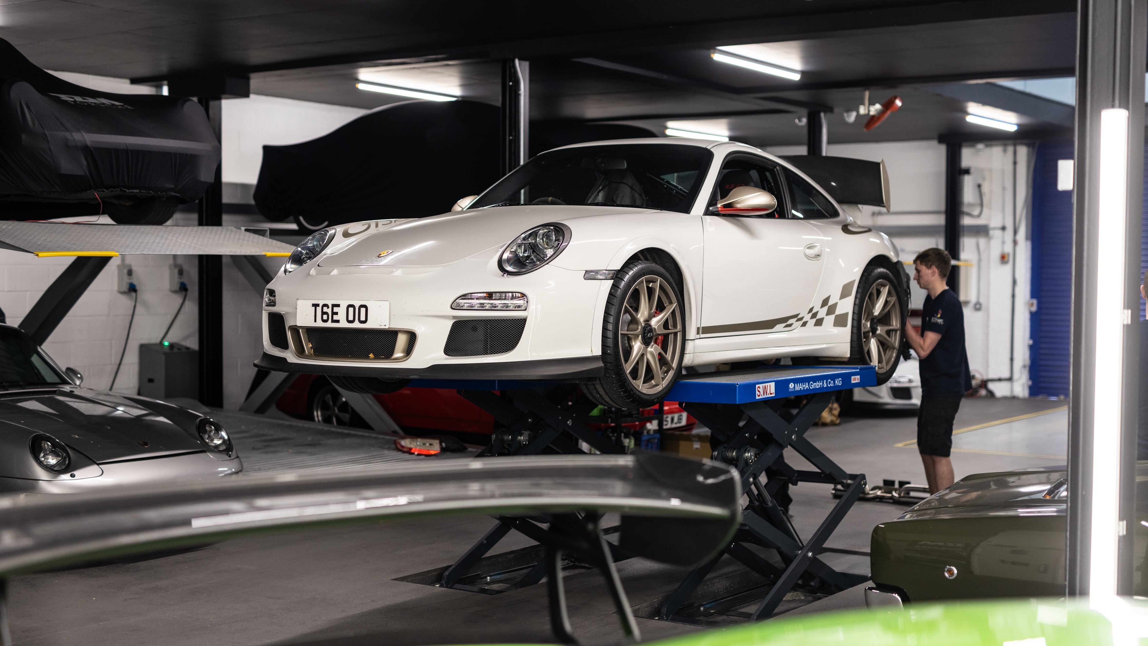 TGE UPGRADES HIS 997.2 GT3 RS WITH JCR!